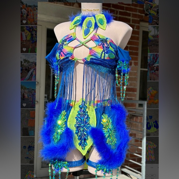 Tasteful Girls Custom Outfit - Picture 4 of 4